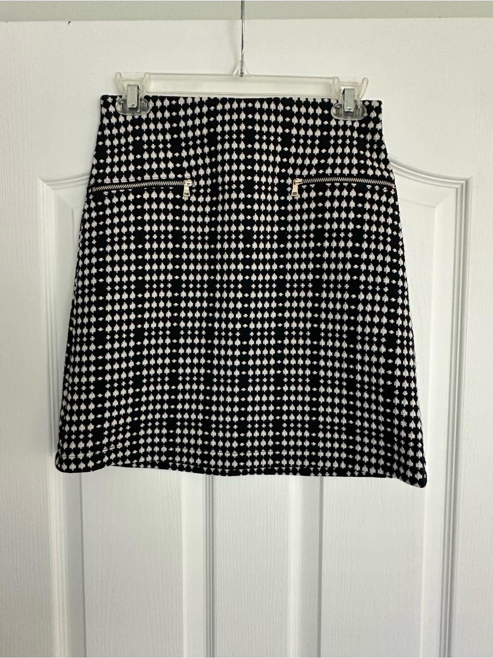 LOFT NWOT Pull-On Black and White Geometric Mini Skirt